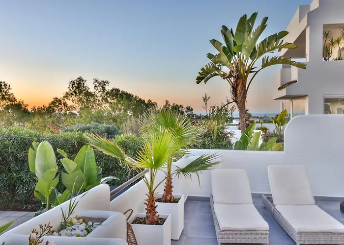 Apartment Luna Del Mar - Luxury With Jacuzzi Estepona